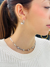 Load image into Gallery viewer, Gota Perlada Steel Earrings
