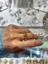 Load image into Gallery viewer, Pretzel Gold Ring
