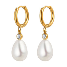Load image into Gallery viewer, Perla Del Mar Gold Hoops
