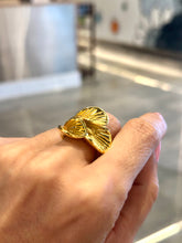 Load image into Gallery viewer, Leafy Gold Ring
