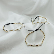 Load image into Gallery viewer, Mother Pearl Flower Bracelet
