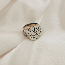 Load image into Gallery viewer, Silver Steel Cracked Ring
