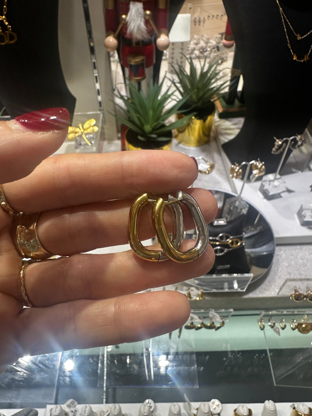 Zoe Hoops